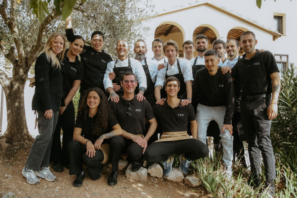 - Equip de cuina: Aitor Delgado, Giuseppe La Manna, Javier Rambock, Héctor Sánchez, Cesc Juncà, Mario Rodrigo;
- Equip de plonge: Zahra Ouali i Karim Ben Youssef;
- Equip de sala: Joan Casserras, Ghizlane Arbaoui, Paulí Gros (cap de sala), Isaac Álvarez, Núria Li Fu i Sònia Ortiz